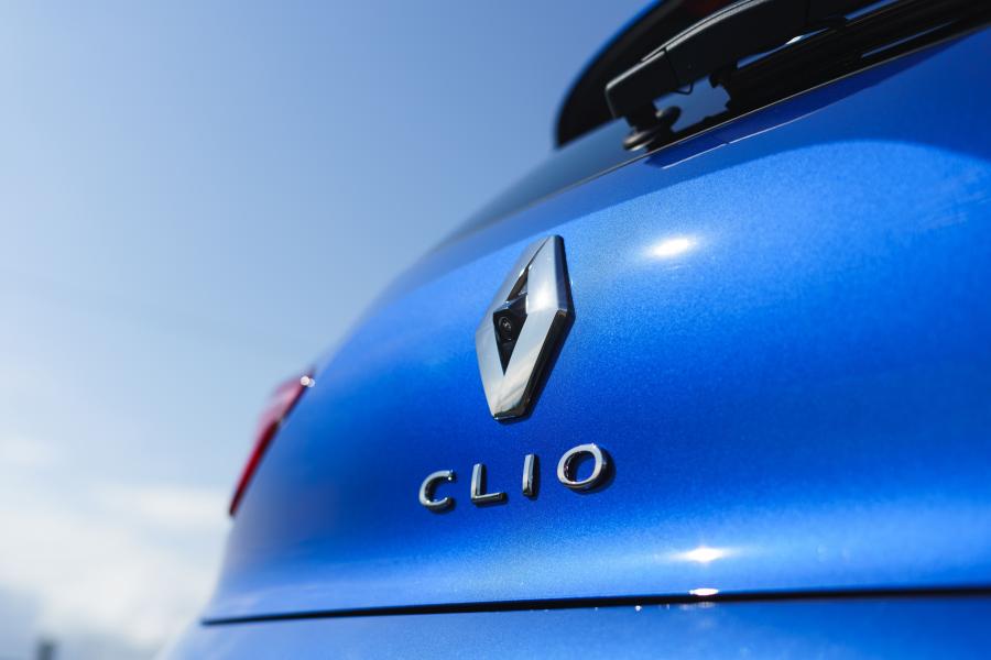 Логотип Renault Clio R.S. Line 2019 года  (UK) (фото 20 из 40)